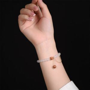 Sandalwood and white agate bracelet